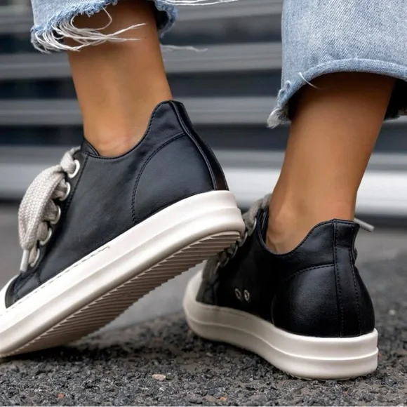 Jumbo Lace Padded Sneaker